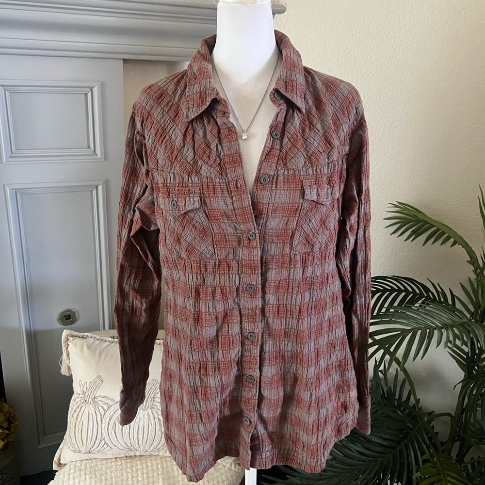 Patagonia Women’s Casual Red and Gray Button-Down Shirt 8